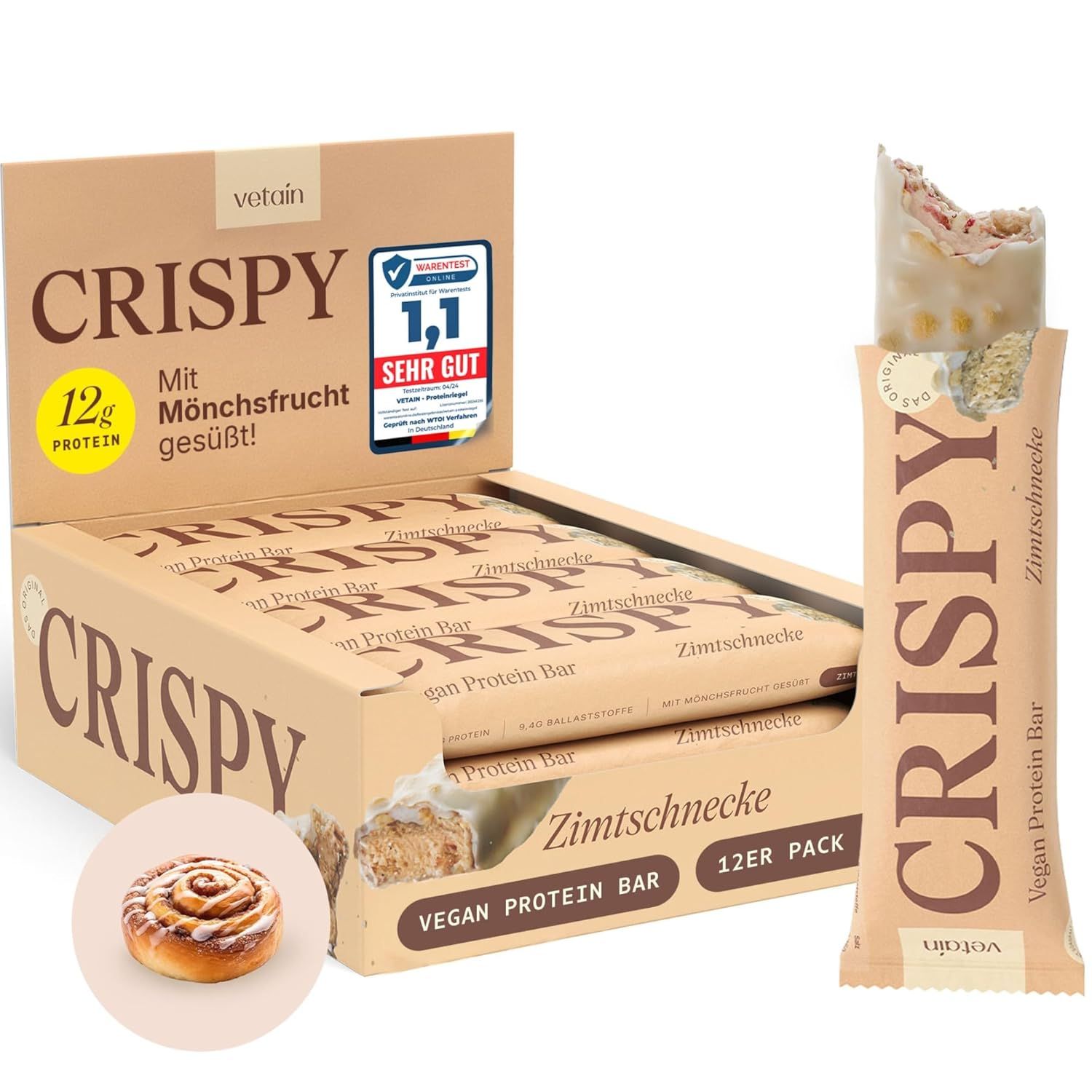 Proteinriegel in Verpackung und geöffnet. Aufschrift "CRISPY" und "Vegan Protein Bar". 12g Protein.