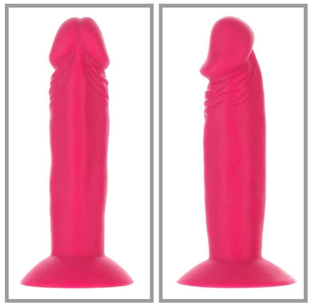 Pinkfarbener Mini-Dildo mit Saugfuß, in zwei Ansichten: frontal und seitlich. Der Dildo hat eine geriffelte Oberfläche.