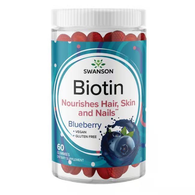 Klare Dose mit SWANSON Biotin Gummies. Blaue Etikett mit Produktnamen und Blaubeere-Illustration. 60 Gummies.