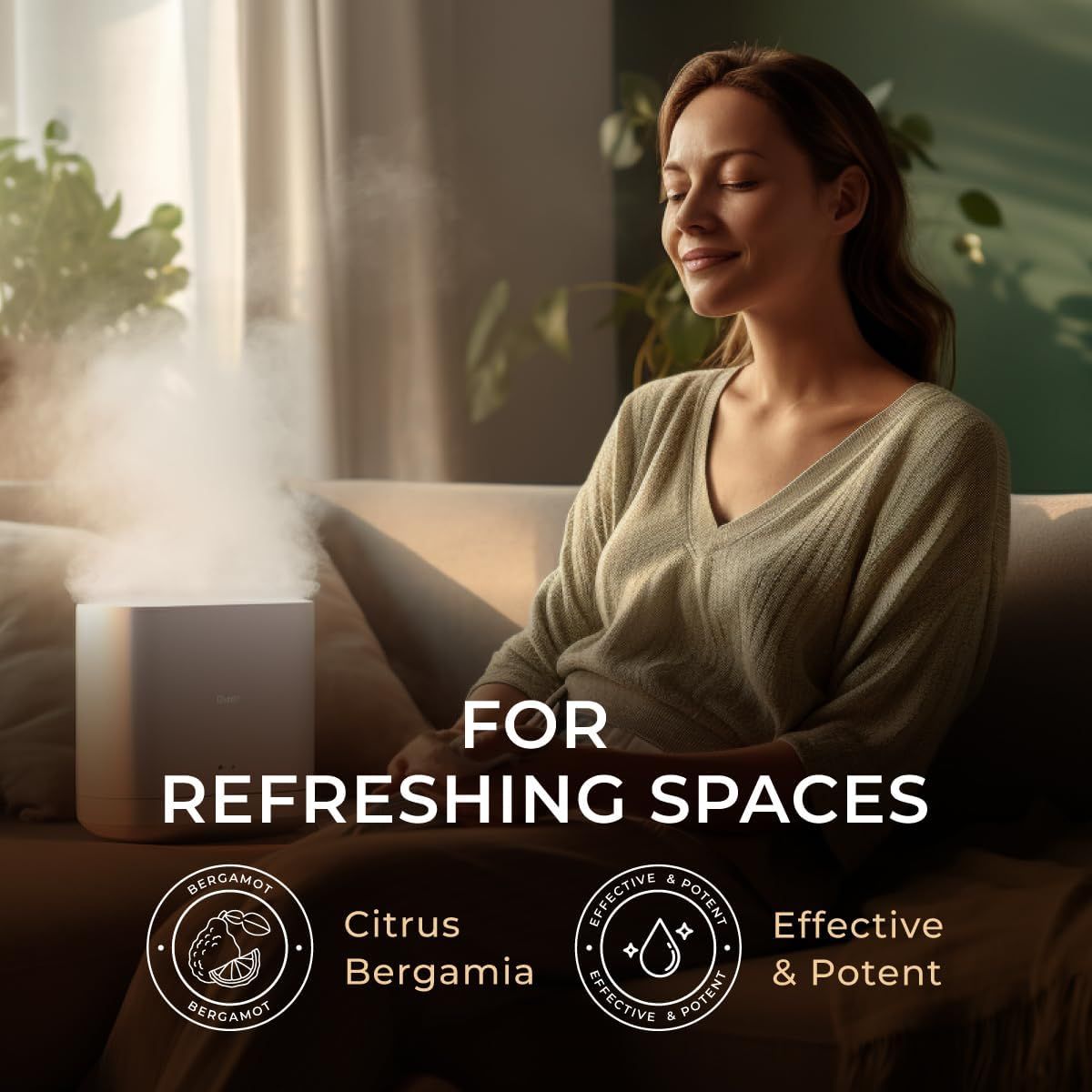 Dampfender Diffusor. Frau sitzt entspannt. Text: "FOR REFRESHING SPACES". Logos: Bergamotte, "Effective & Potent".