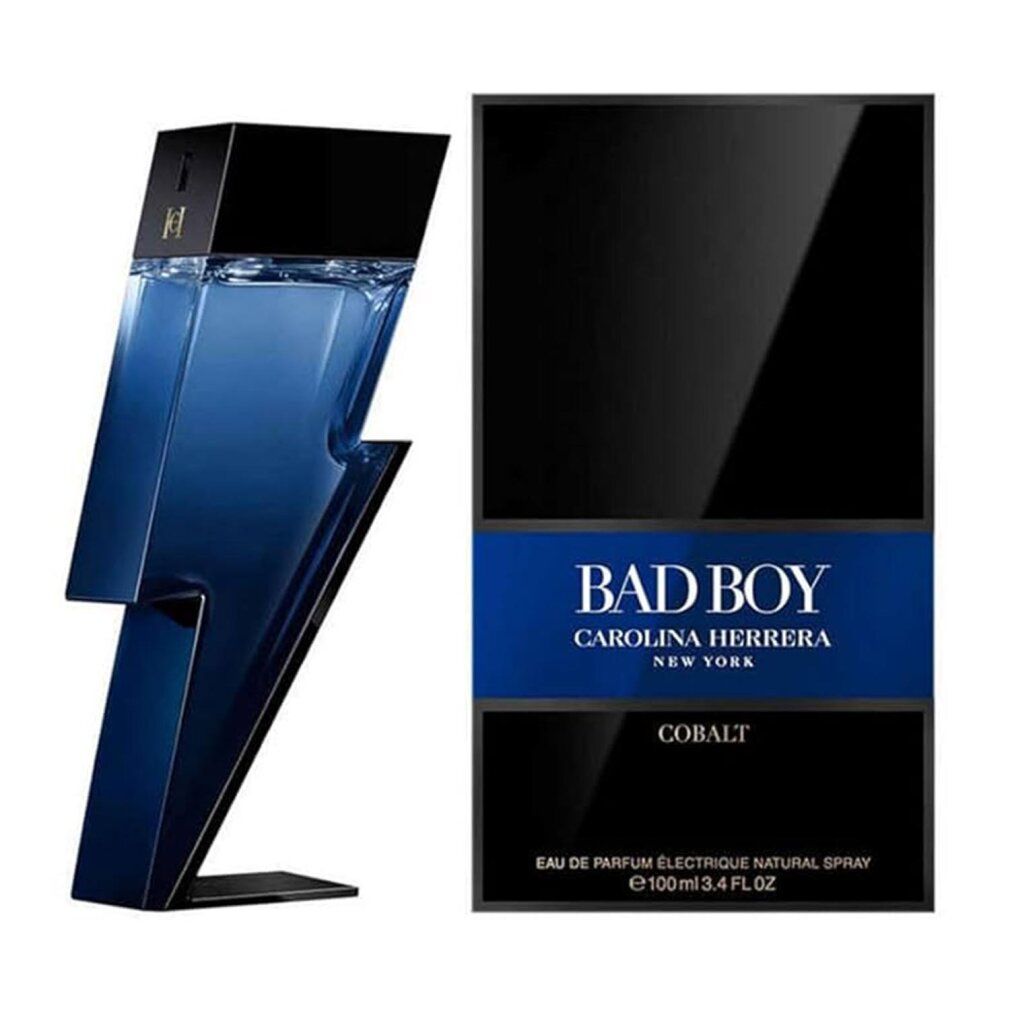 Blauer Flakon in Blitzform und schwarze Verpackung. Aufschrift: Bad Boy Cobalt, Carolina Herrera, New York. Eau de Parfum.