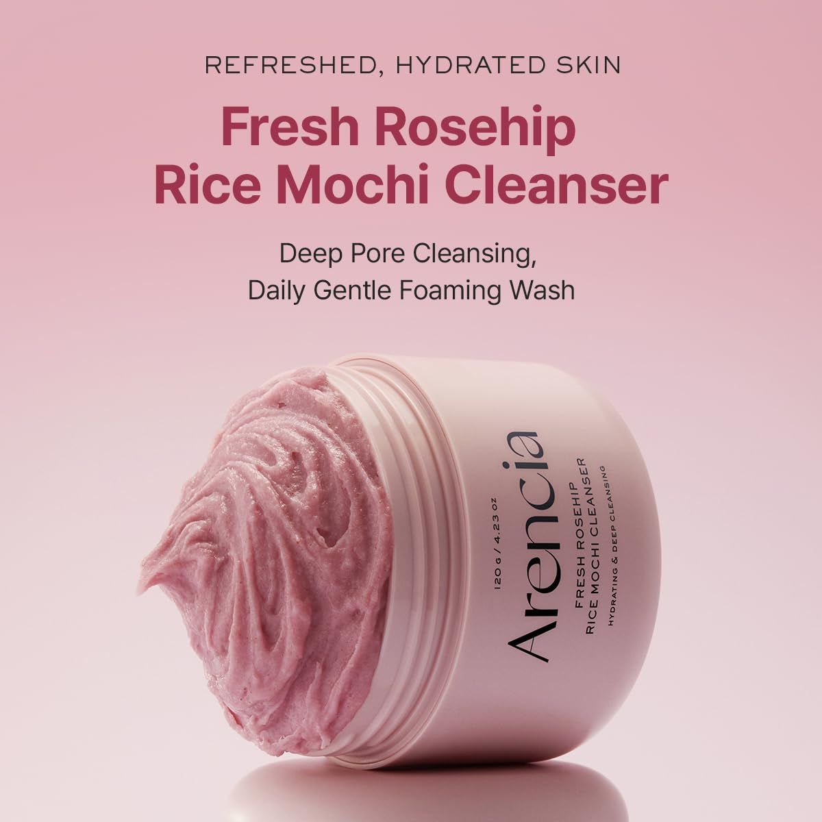 Rosafarbener Cleanser in einem Behälter. Text: Arencia, Fresh Rosehip Rice Mochi Cleanser. Aufschrift: Hydrating & Deep Cleanse.