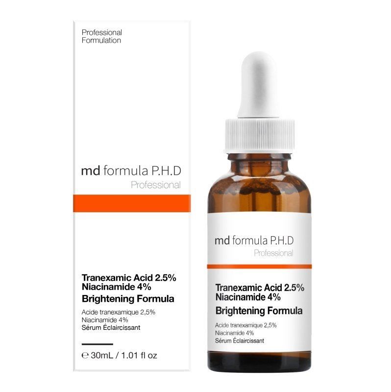 MD Formula Aufhellendes Serum Flasche und Karton. Enthält Tranexamsäure 2,5 % und Niacinamid 4 %.
