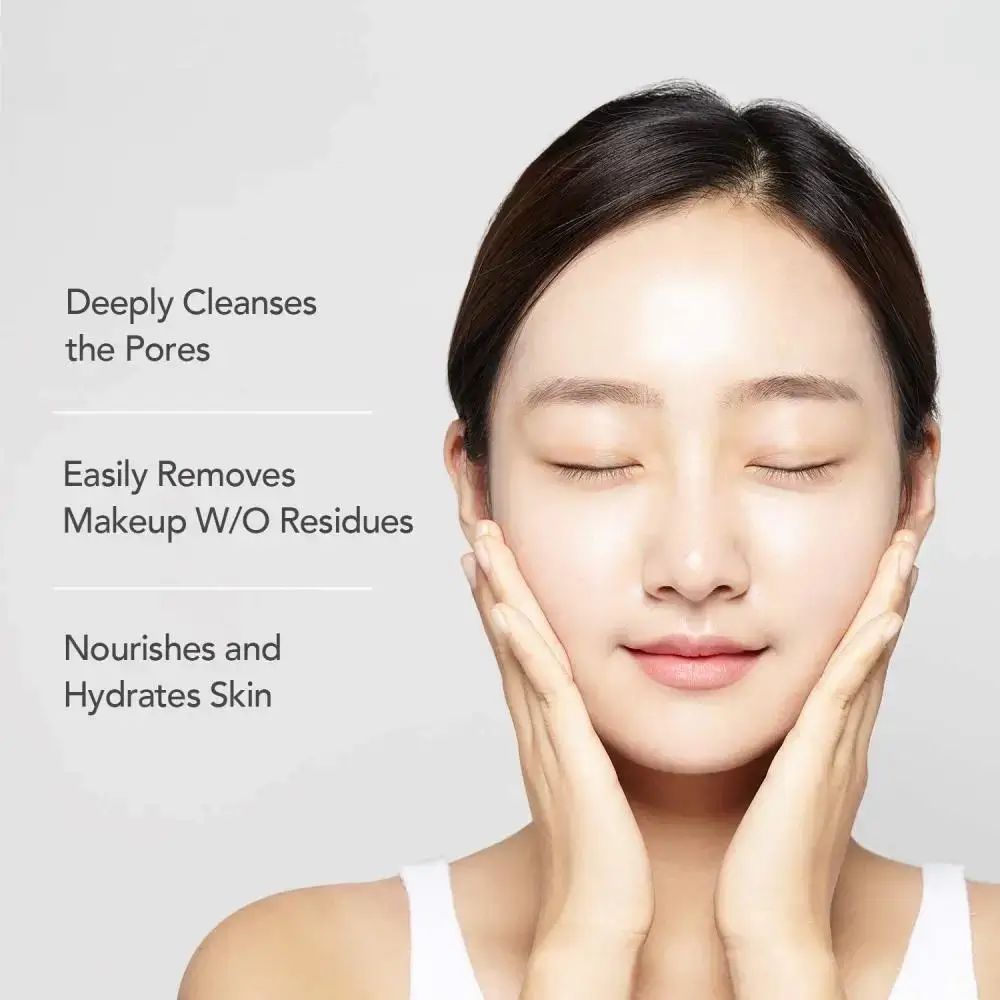 Frau mit geschlossenen Augen, Hände am Gesicht. Text: Tiefenreinigung, entfernt Make-up, pflegt.