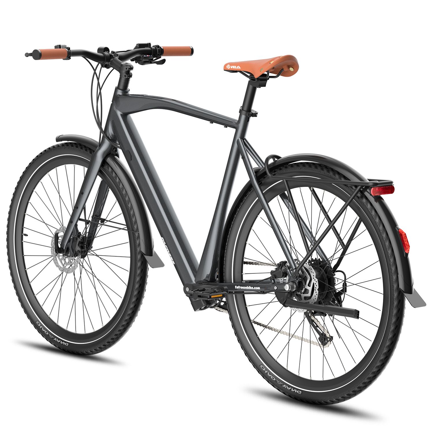 Graues E-Bike mit braunem Sattel und orangefarbenen Griffen. Schwarze Reifen, Schutzbleche. FAFREES-Logo.