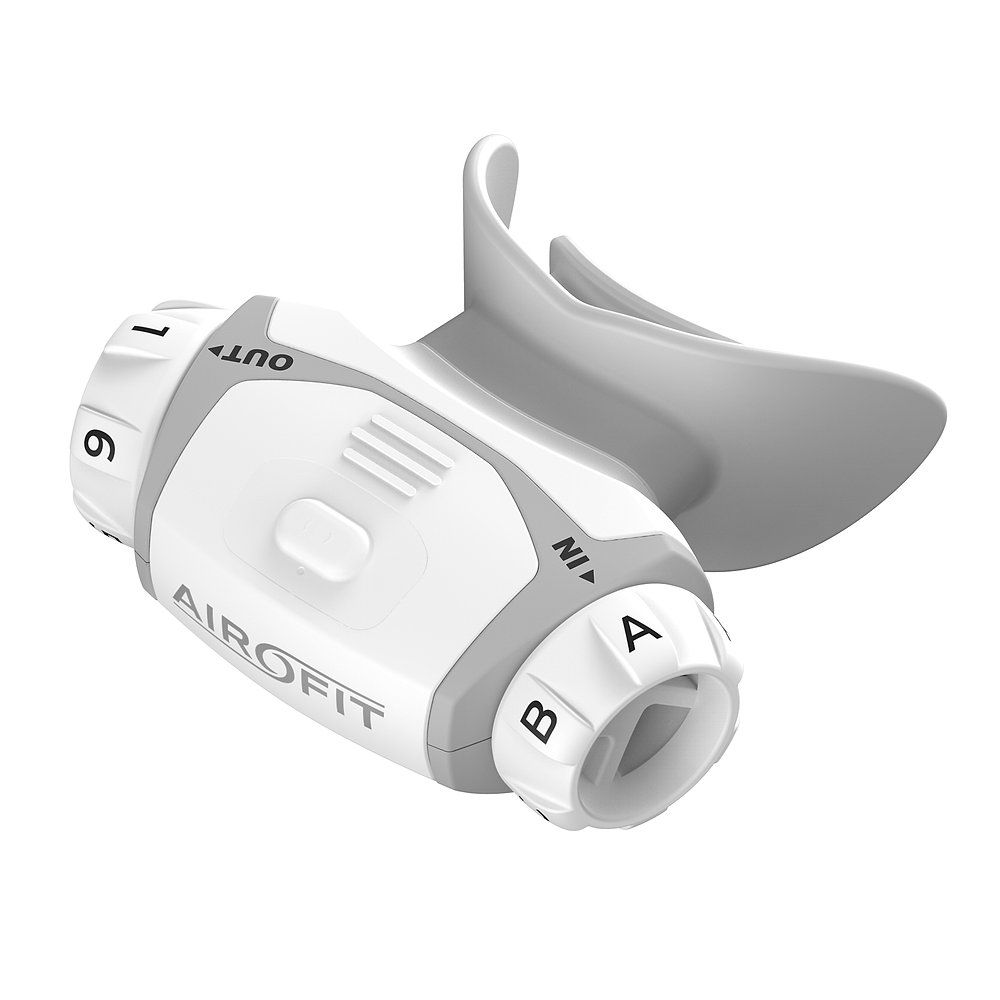 Atemtrainer in Weiß und Grau. Mit Drehreglern und Mundstück. Aufschrift: Airofit.
