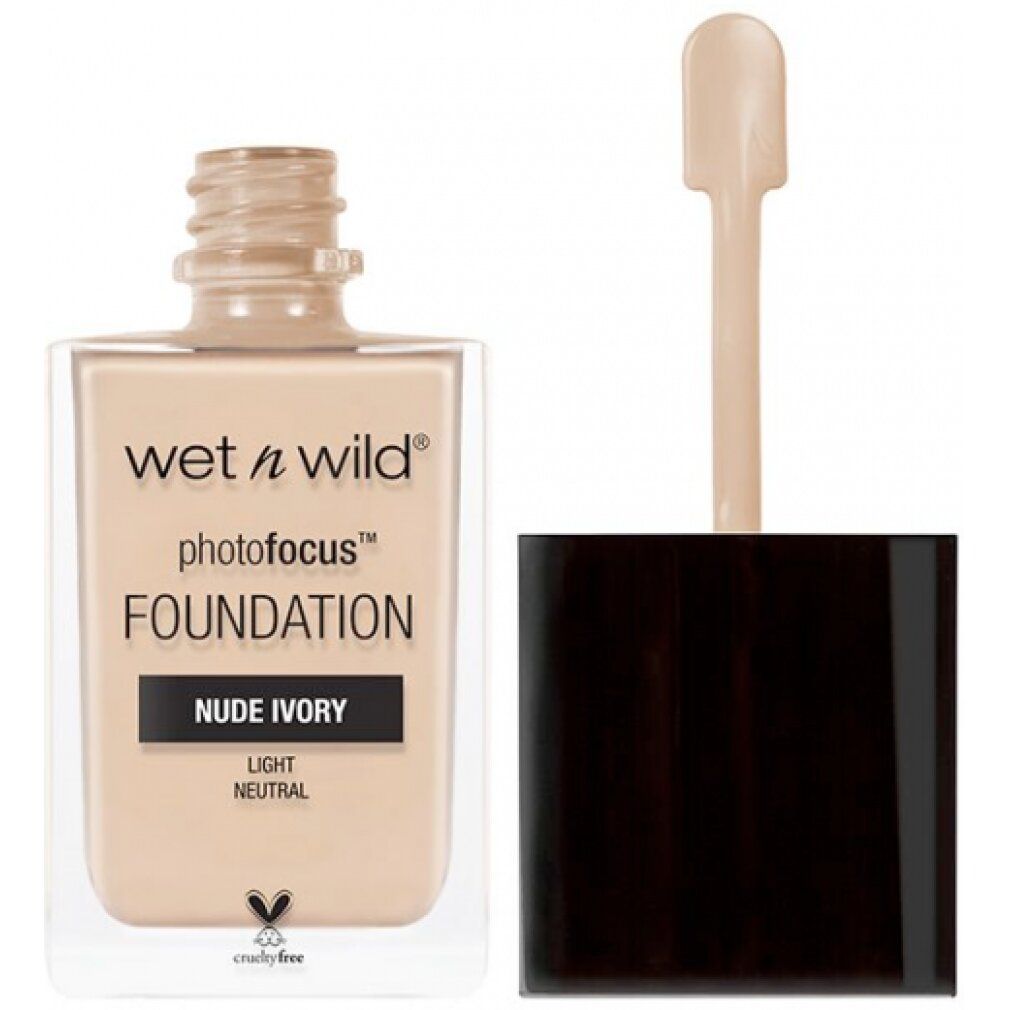 Flüssige Foundation mit Applikator. Farbton Nude Ivory. Marke Wet n Wild, Photofocus.