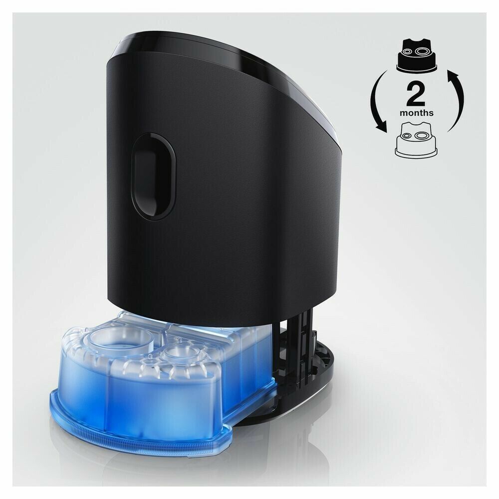 Schwarze Reinigungsstation mit blauer Reinigungskartusche. Oben ein Rasierer. 2 Monate Nutzungsdauer. Produktabbildung.