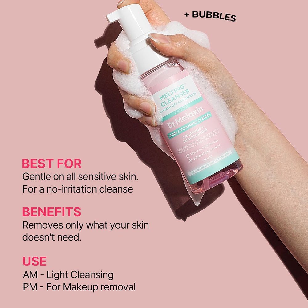 Hand hält rosa Flasche mit weißem Pumpkopf. Aufschrift: Dr. Melaxin, Melting Cleanser, Bubble Foaming Cleanser. Schaum.