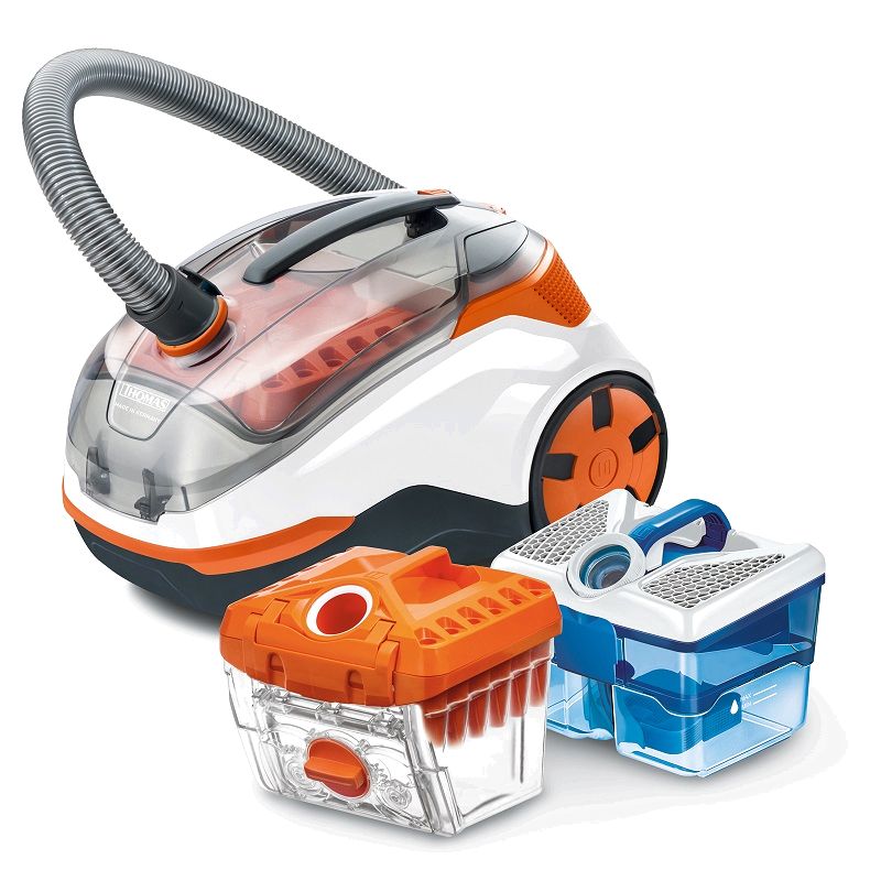 Staubsauger mit orangefarbenen Akzenten und drei Behältern. Transparente und farbige Elemente. Schlauch und Räder sichtbar.