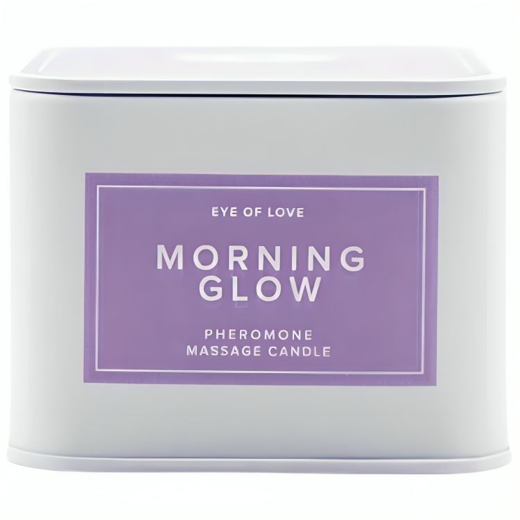 Weißer, quadratischer Behälter mit Deckel. Aufschrift: Eye of Love, Morning Glow, Pheromone Massage Candle.