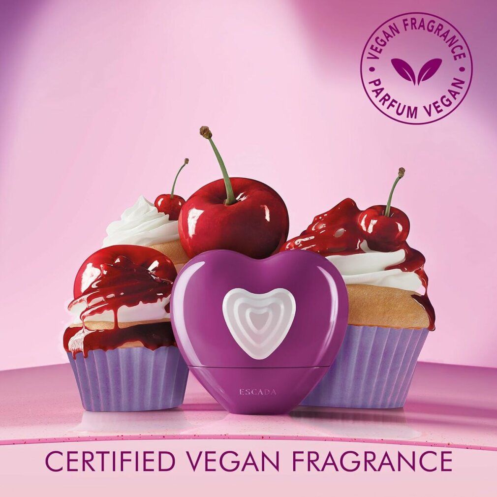 Herzförmiger Flakon mit Cupcakes und Kirschen. Vegan-Siegel. Text: Certified Vegan Fragrance.