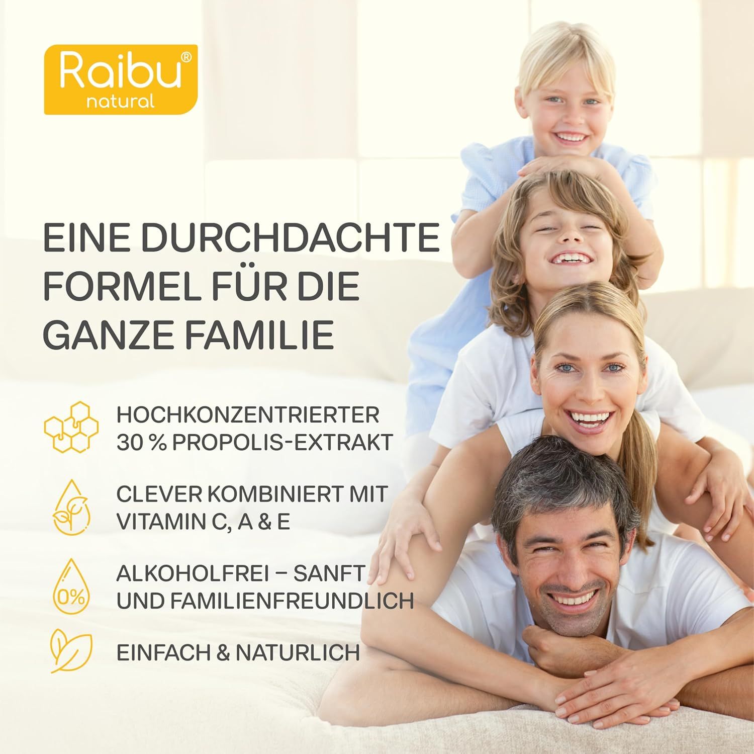 Familie, die aufeinander gestapelt ist. Text: Eine durchdachte Formel für die ganze Familie. Produktvorteile und Icons.