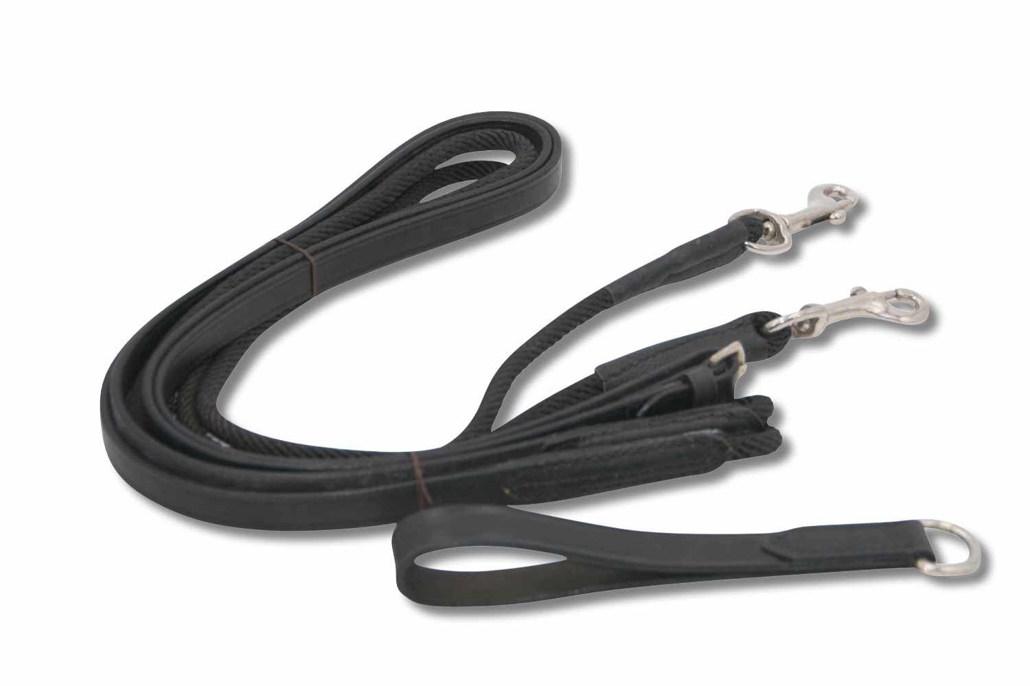 Schwarze Lederzügel mit Metallkarabinern und Schlaufe. Detailansicht, Produkt liegt auf weißem Hintergrund.