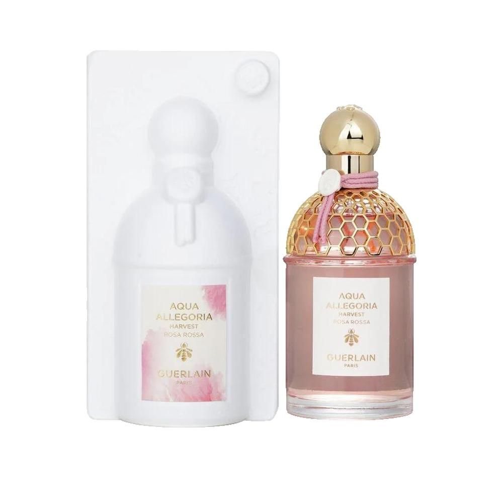 Parfümflasche und Verpackung. Flasche mit goldfarbenem Deckel, rosa Flüssigkeit, rosa Band. Verpackung aus weißem Kunststoff.