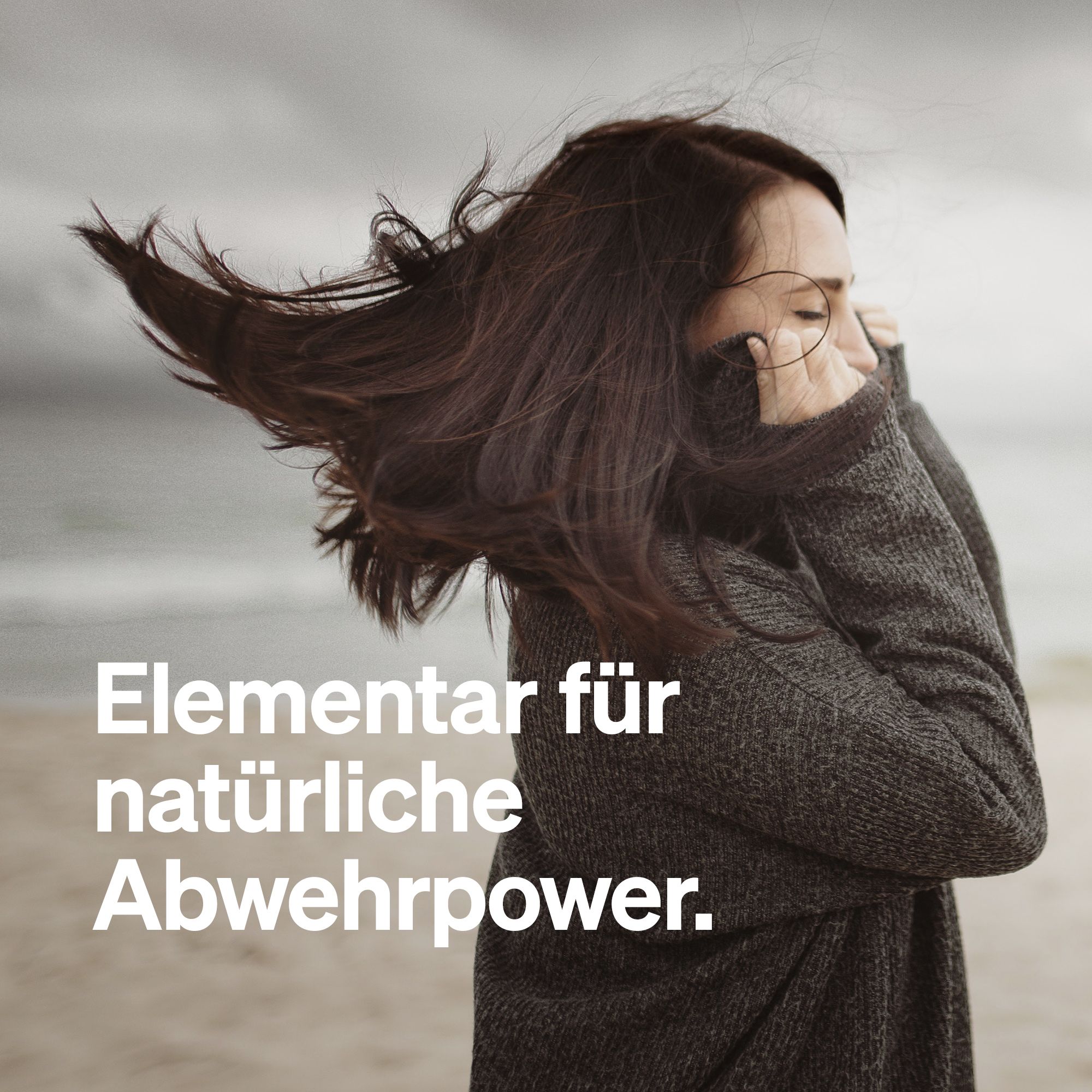 Frau mit wehenden Haaren. Text: Elementar für natürliche Abwehrpower.