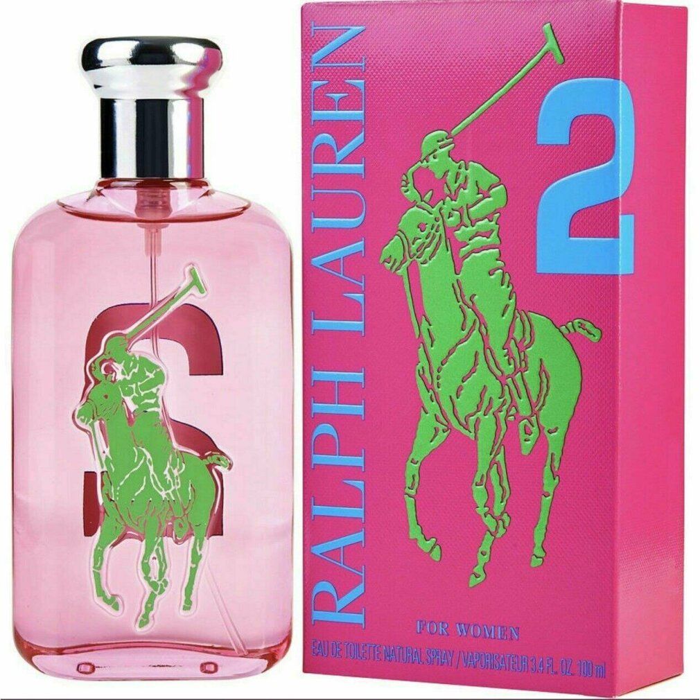 Rosa Flakon mit silbernem Verschluss und grüner Aufschrift. Pinkfarbene Verpackung mit grünem Reiter-Logo und blauer "2".