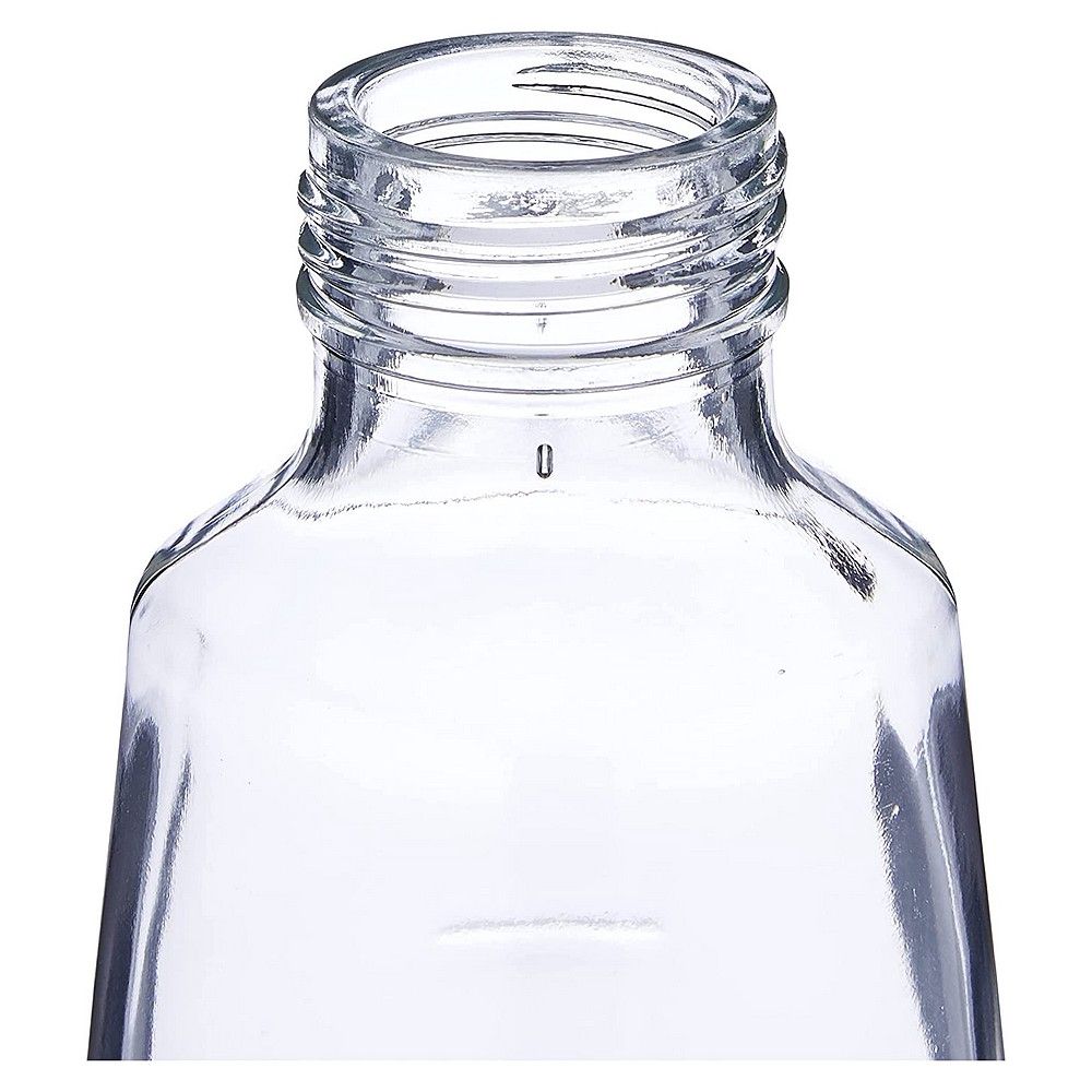 Nahaufnahme des oberen Teils einer leeren Glasflasche mit Schraubgewinde und schwarzem Deckel.