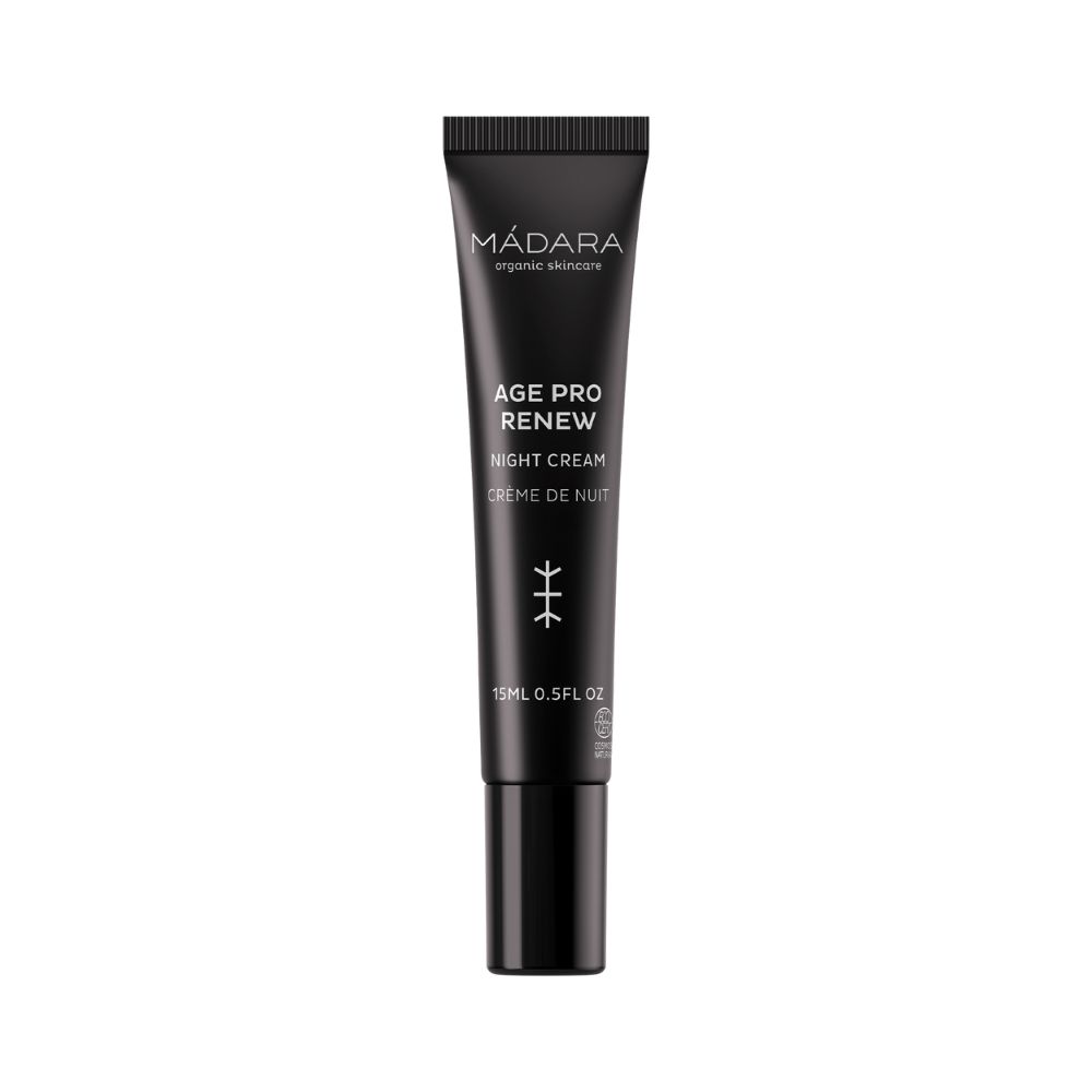 Schwarze Tube mit Produkttext: MÁDARA organic skincare, AGE PRO RENEW, NIGHT CREAM, CREME DE NUIT. 15ml 0.5FL OZ.