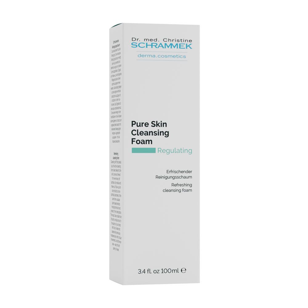 Weiße Verpackung mit Aufschrift: Dr. med. Christine Schrammek, derma.cosmetics, Pure Skin Cleansing Foam, Regulating. 3.4 fl oz 100ml.