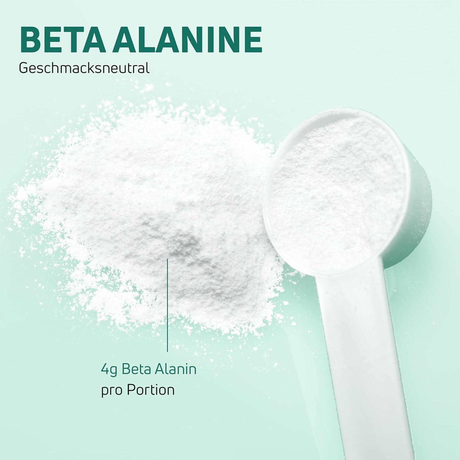 Weißes Pulver und Messlöffel. Aufschrift: 4g Beta Alanin pro Portion. Text: Geschmacksneutral.