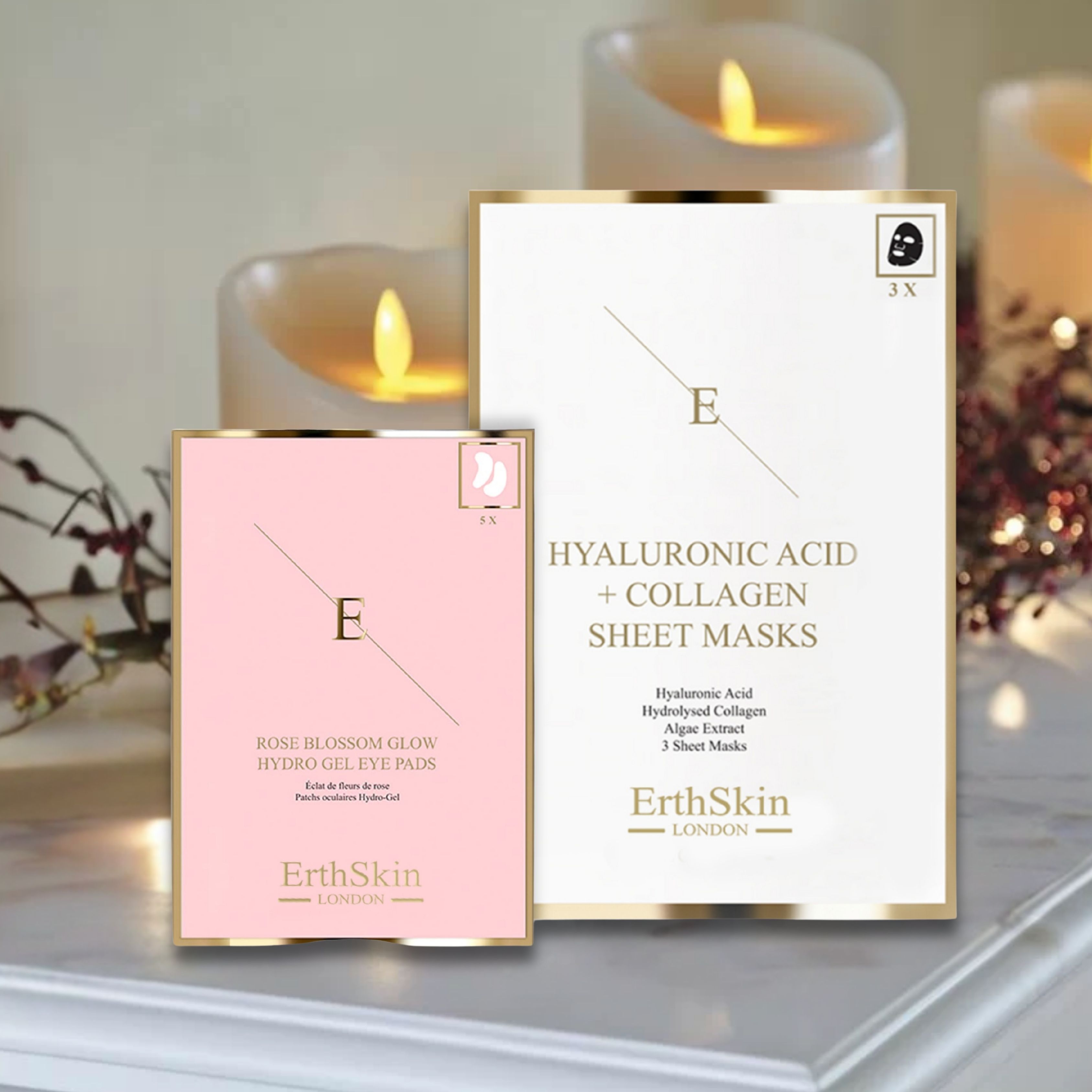 Zwei ErthSkin-Verpackungen. Rosa Augenpad-Box und weiße Maskenbox mit Goldrahmen. Text: Hyaluronsäure + Kollagen, ErthSkin London. Hintergrund: Kerzen.