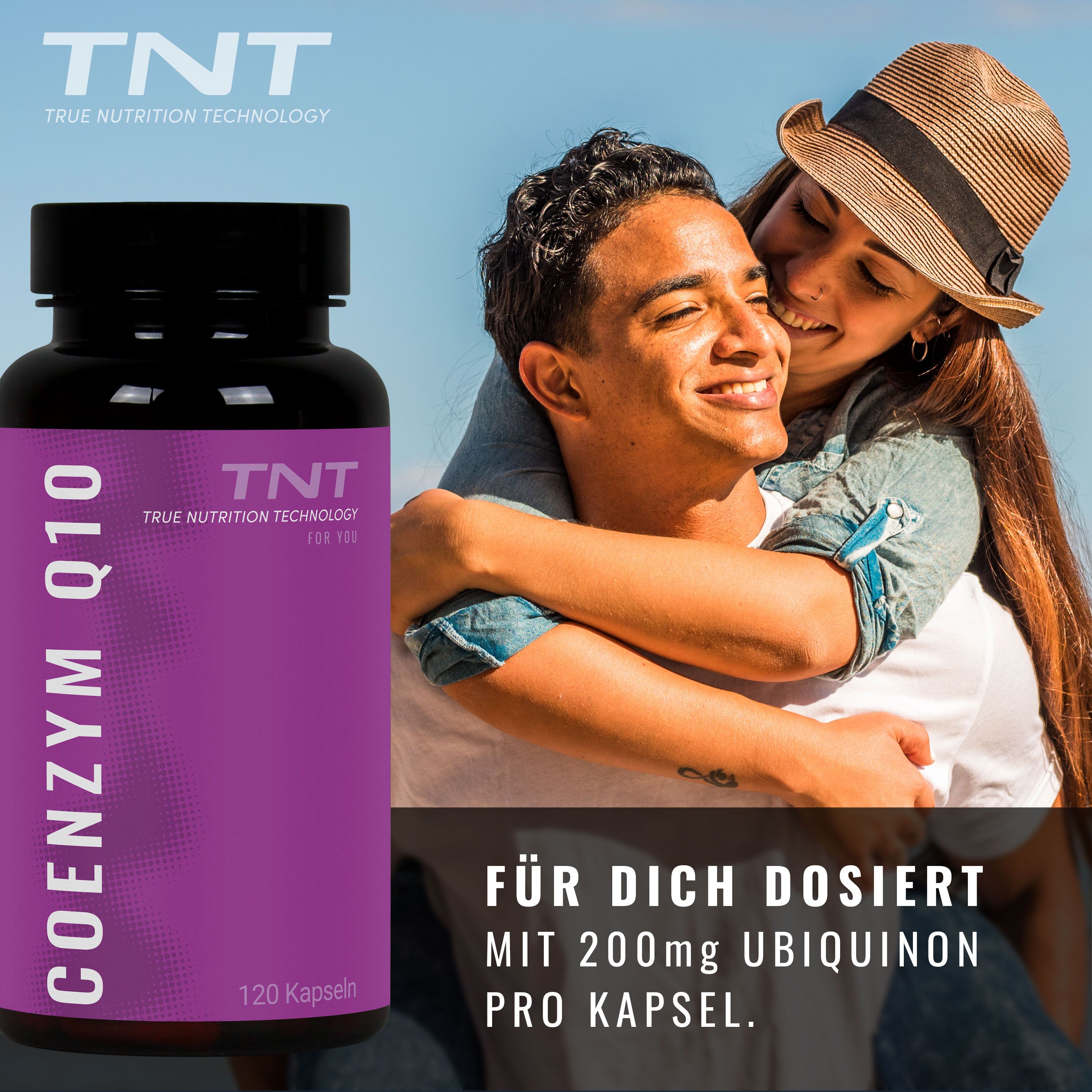 Produktflasche mit Paar im Hintergrund. Text: COENZYM Q10, TNT. Aufschrift: 120 Kapseln. Dosierung: 200mg Ubiquinon.
