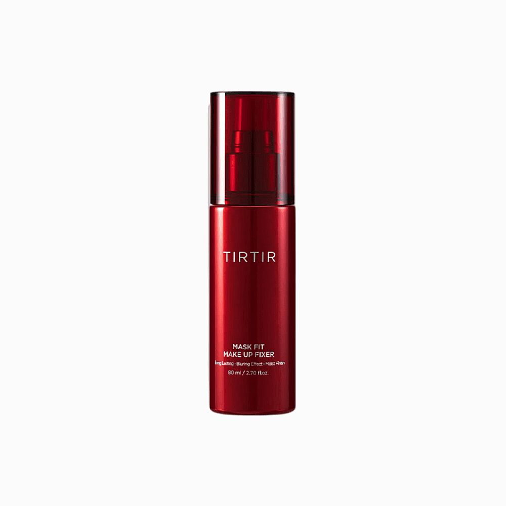 Rote Sprühflasche. Aufschrift TIRTIR, Mask Fit Make Up Fixer. Weißer Hintergrund.