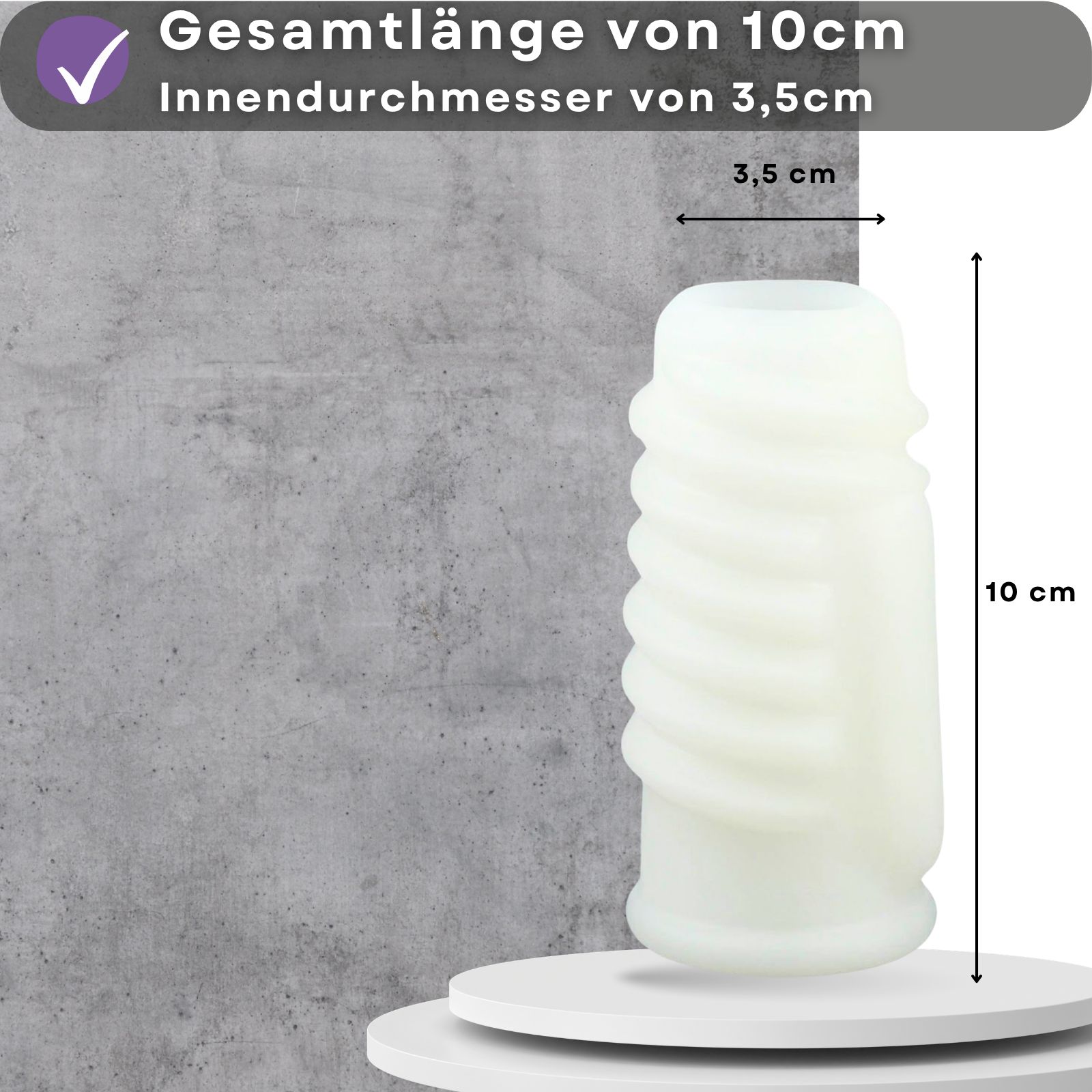 Weißes, geriffeltes Produkt. Zylindrische Form mit spiralförmigen Rillen. Maße: 10 cm Länge, 3,5 cm Durchmesser.