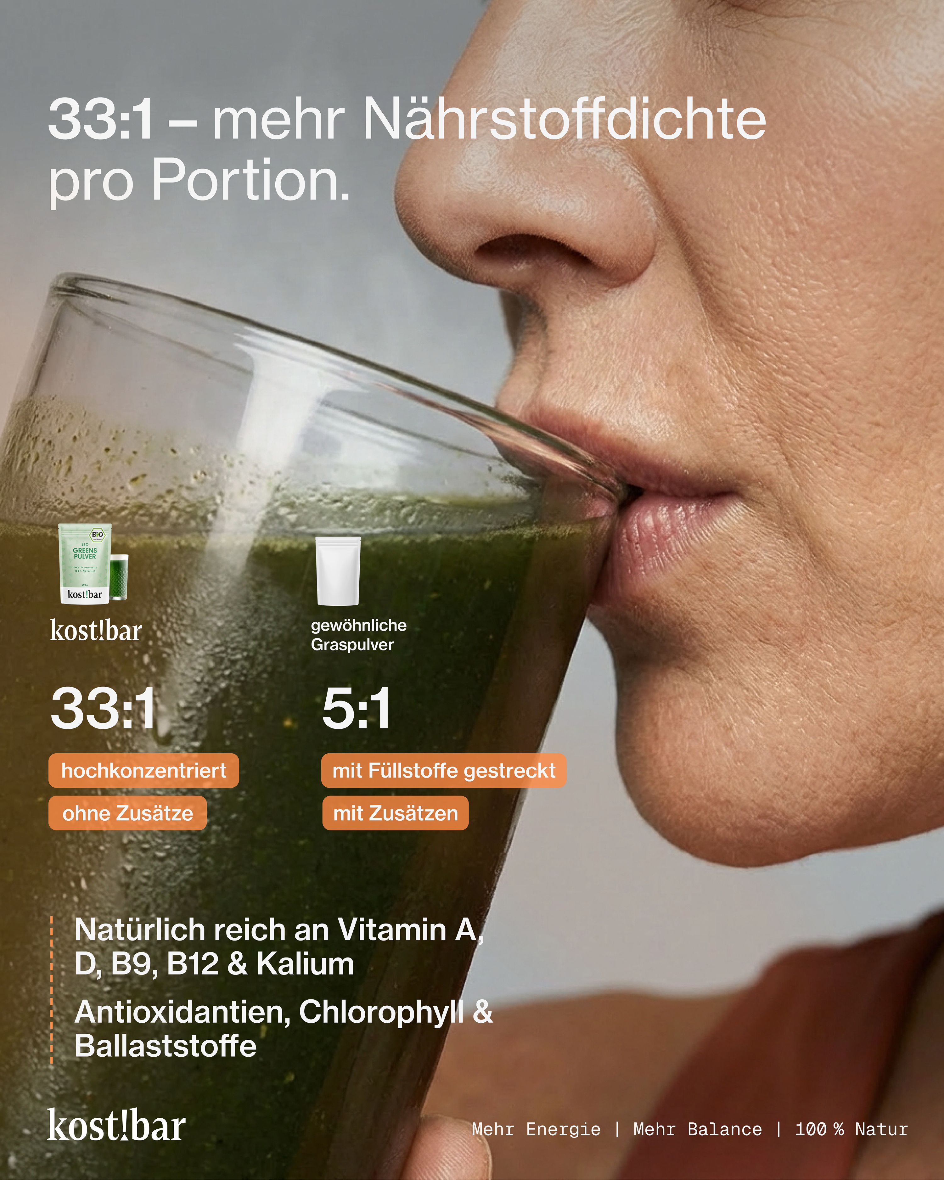 Frau trinkt grünes Getränk. Text: 33:1 - mehr Nährstoffdichte pro Portion. Hochkonzentriert ohne Zusätze. Reich an Vitaminen und Mineralien.