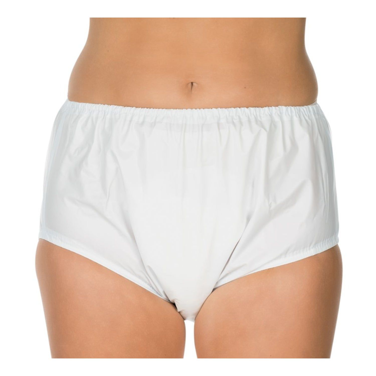 Weißer PVC-Slip, feuchtigkeitsundurchlässig, mit elastischem Bund. Blick von vorne, auf einer Person getragen.