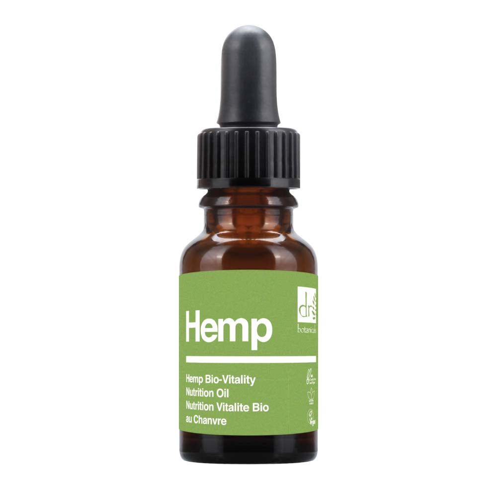 Braune Glasflasche mit schwarzer Pipette. Aufschrift "Hemp" und "Dr Botanicals".
