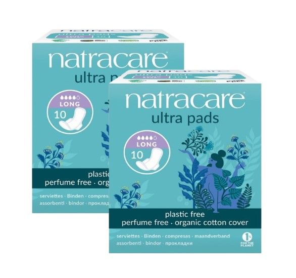 Zwei Packungen Natracare Ultra Pads. Aufschrift: plastic free, perfume free, organic cotton cover. 10 Stück, lang.
