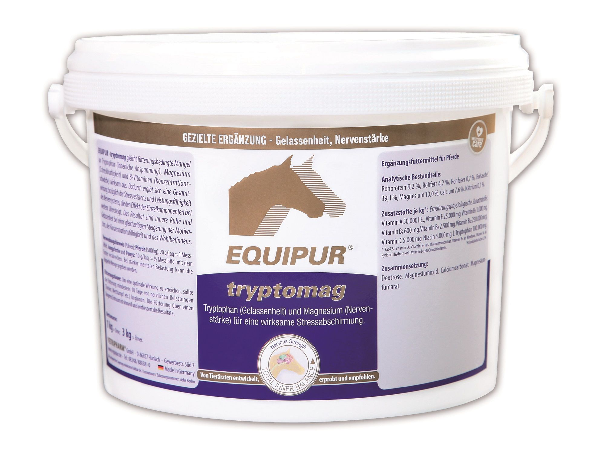 Weißer Eimer mit Griff. Aufschrift: EQUIPUR tryptomag. Braunes Logo mit Pferdekopf. Text: Gezielte Ergänzung - Gelassenheit, Nervenstärke.