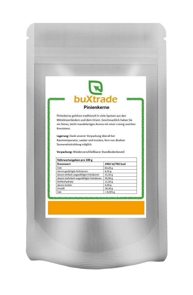 Beutel mit "buXtrade Pinienkerne". Weißes Etikett mit Produktinformationen und Nährwerttabelle.