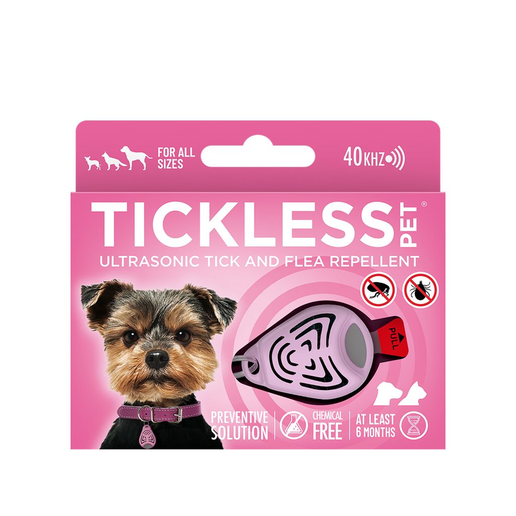 Rosa Verpackung mit dem Produkt Tickless Pet. Ein Hund mit Halsband und Anhänger. Text: Ultraschall Zecken- und Flohschutz. Frei von Chemikalien.