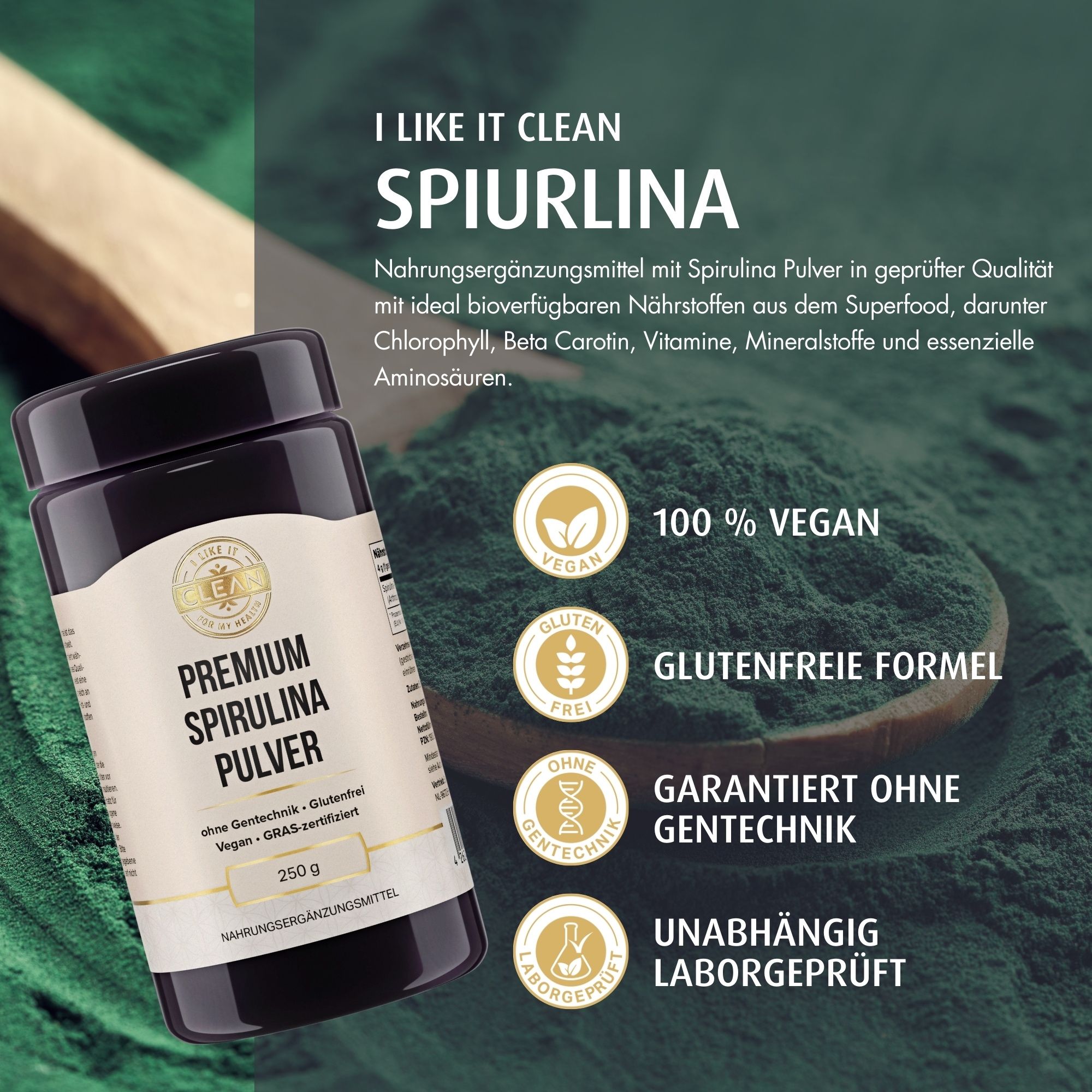 Glasflasche mit 'Premium Spirulina Pulver'. Produktinformationen, Zertifizierungen und grüne Spirulina im Hintergrund.