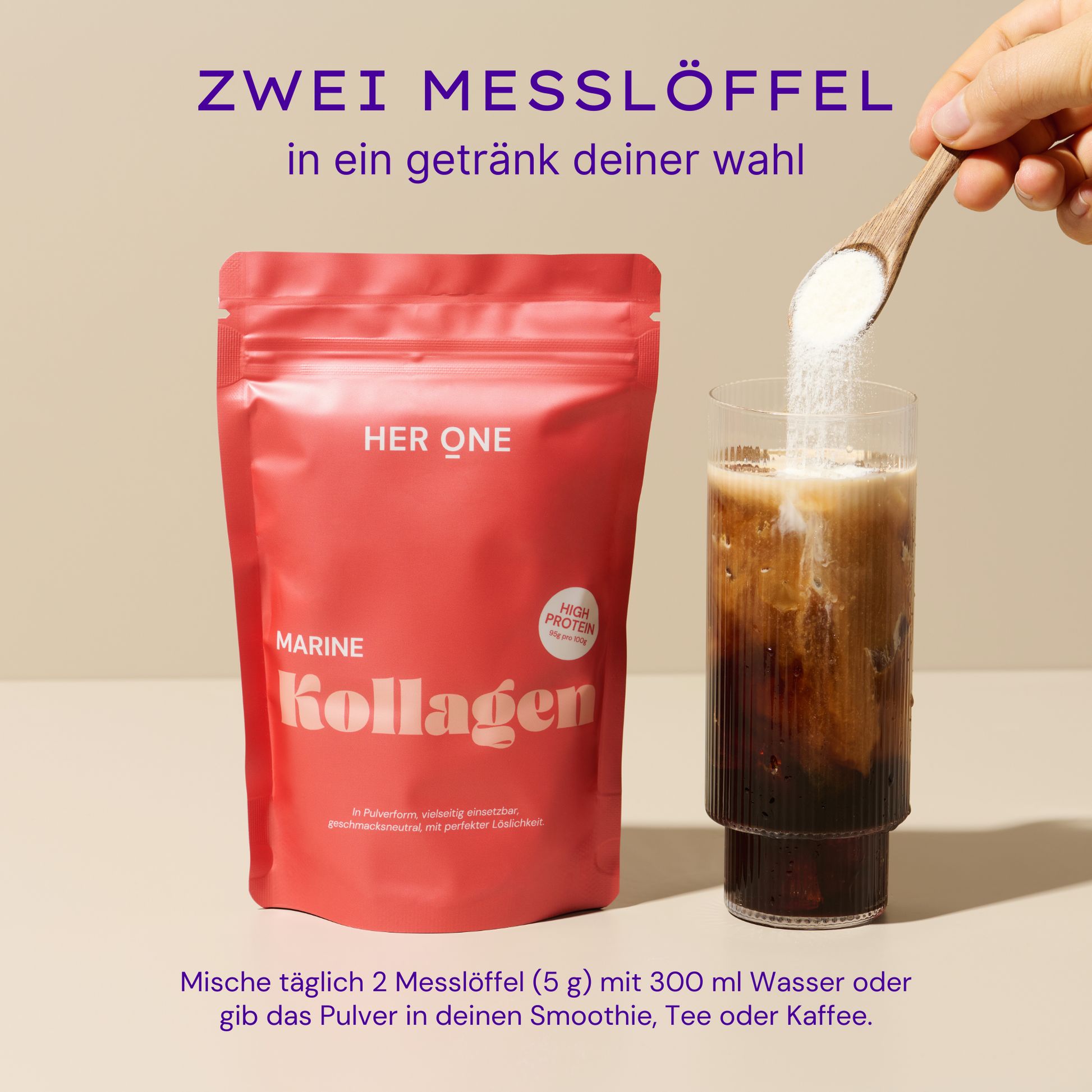 Rote Tüte "HER ONE Marine Kollagen". Pulver wird in ein Glas gefüllt.