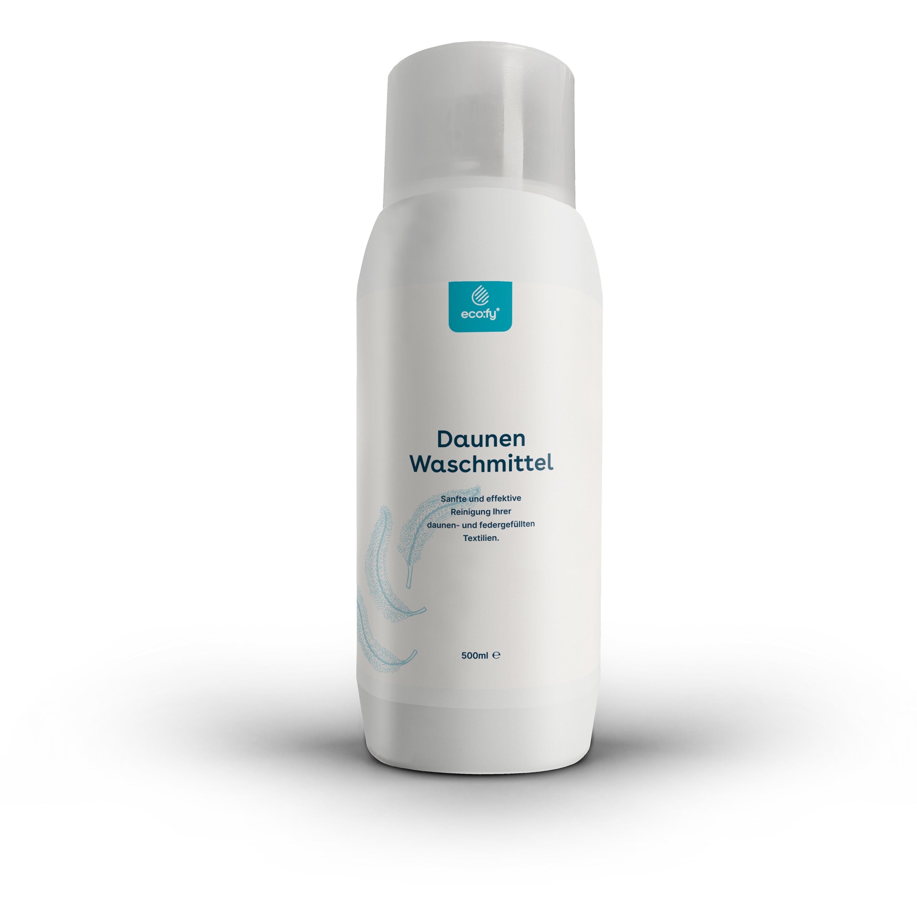Weiße Flasche eco:fy Daunenwaschmittel. Blauer Aufdruck mit Produktname und Logo. Hellblauer Hintergrund.