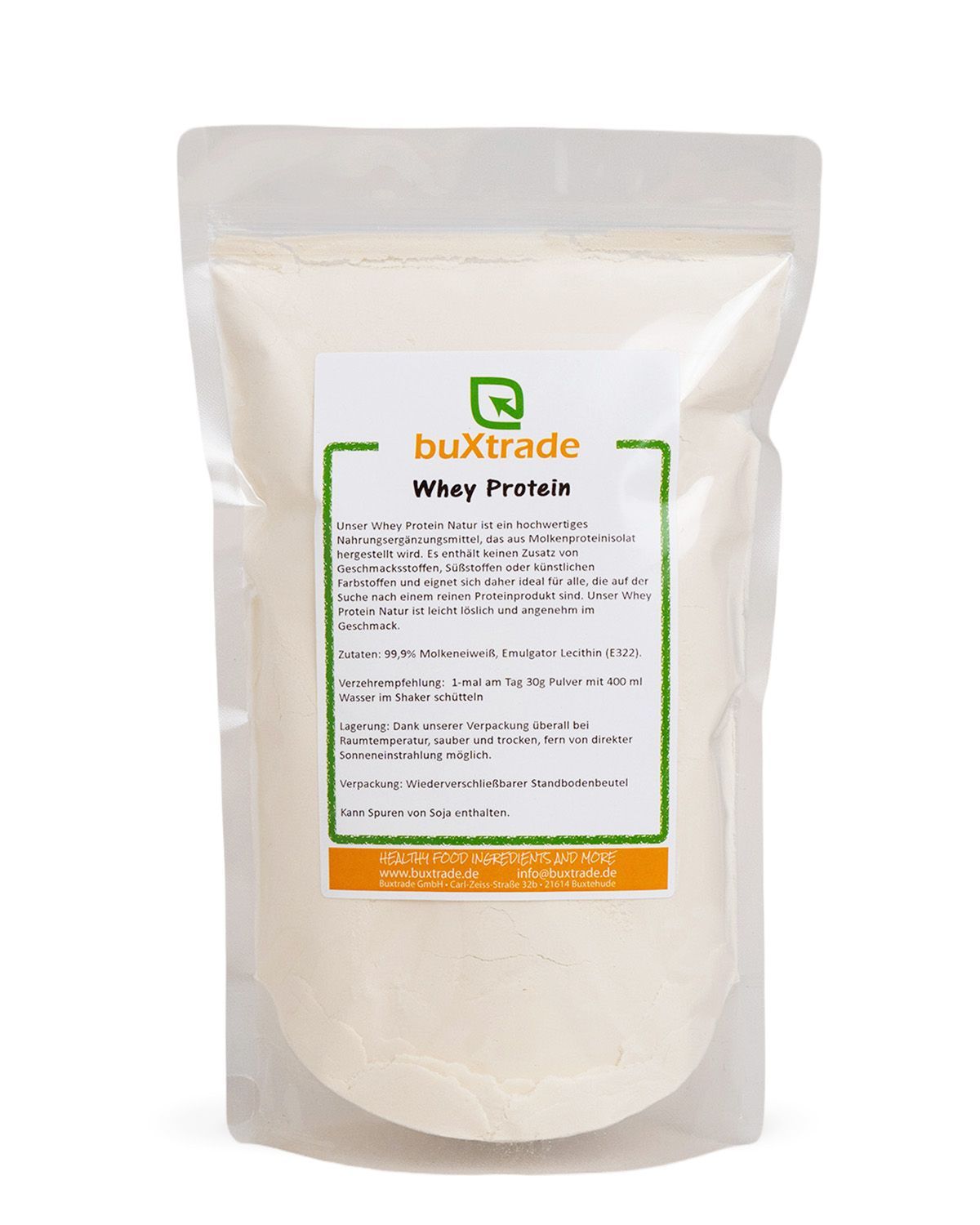 Standbodenbeutel mit buXtrade Whey Protein Etikett und Glas.
