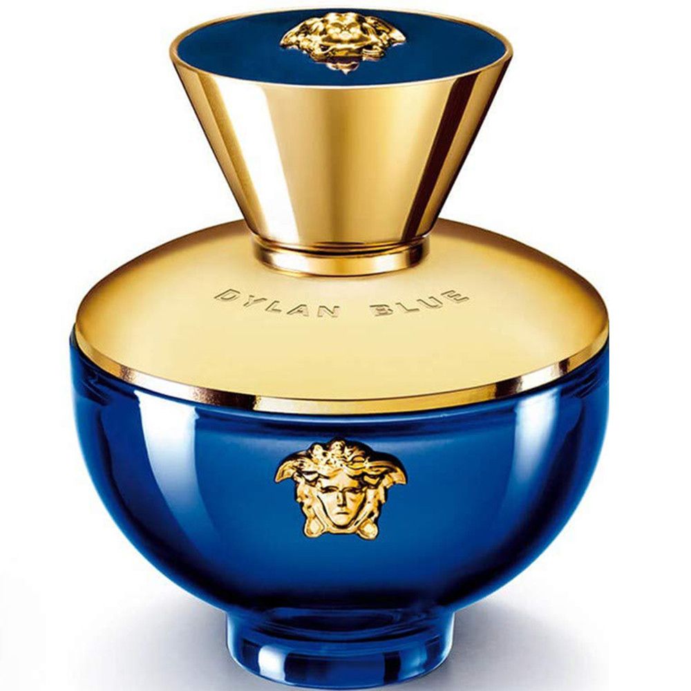 Blauer Parfumflakon mit goldenen Akzenten. Medusa-Logo. Aufschrift: Dylan Blue.