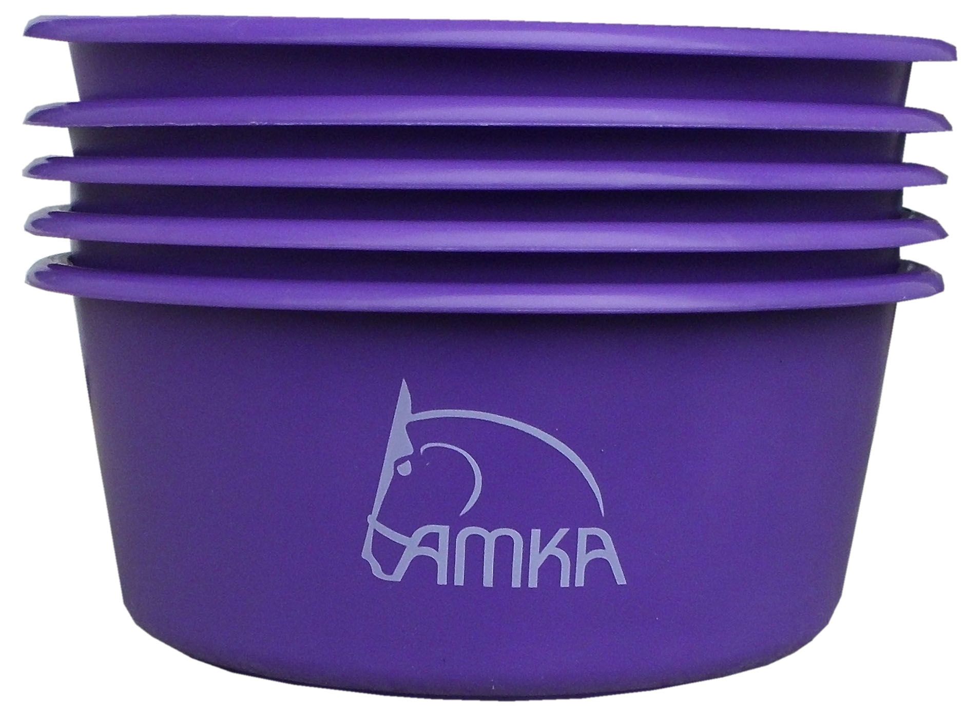 Grüne Futterschale mit Futter. Logo AMKA mit Pferdekopf. Schlagzäher Kunststoff.