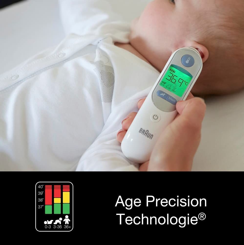 Baby liegt, Ohrthermometer im Ohr. Anzeige: 36,9 Grad. Unterhalb: Diagramm mit Altersangaben und "Age Precision Technologie".