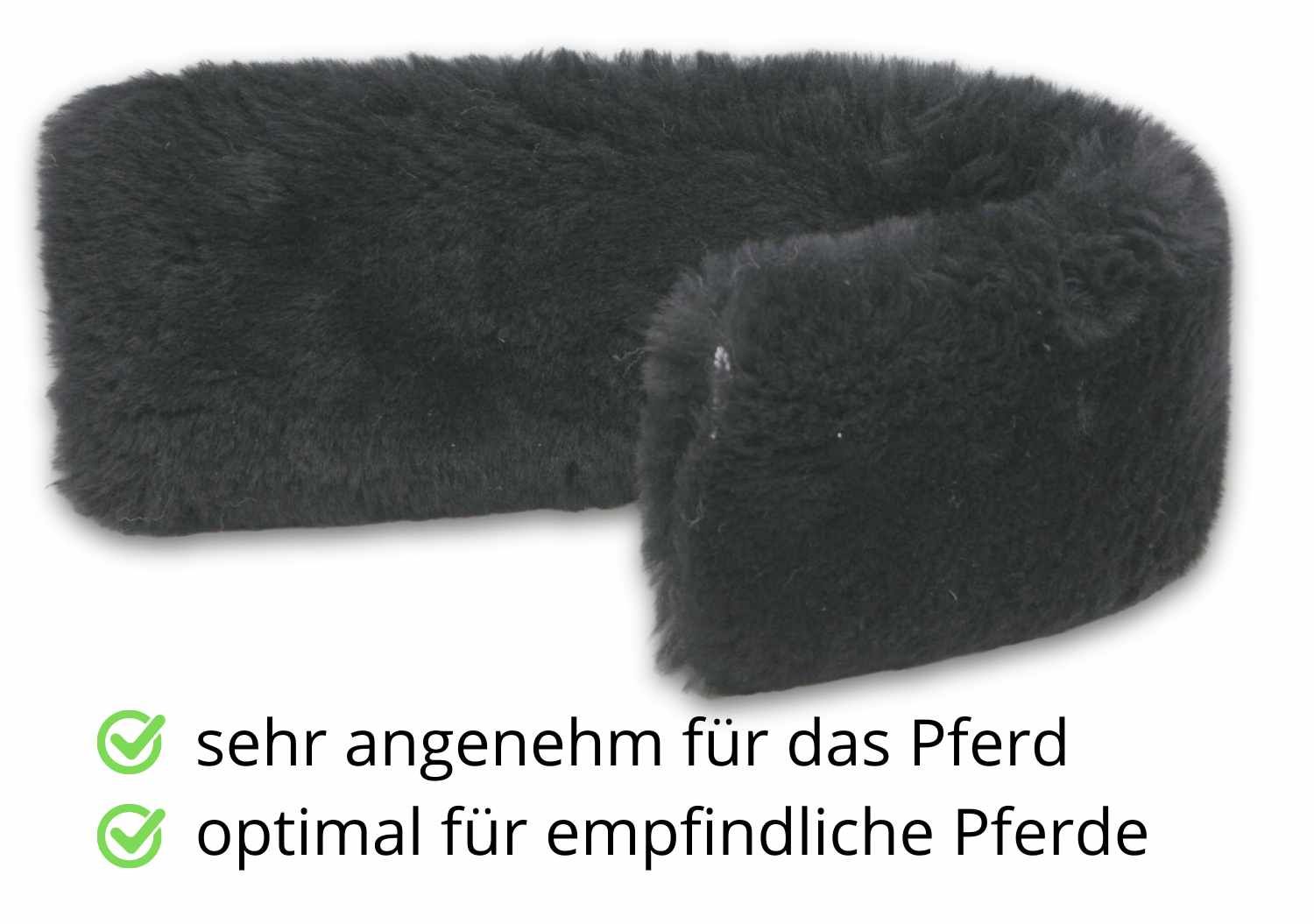 Schwarzer Sattelgurtschoner aus Fell. Text: sehr angenehm für das Pferd, optimal für empfindliche Pferde.