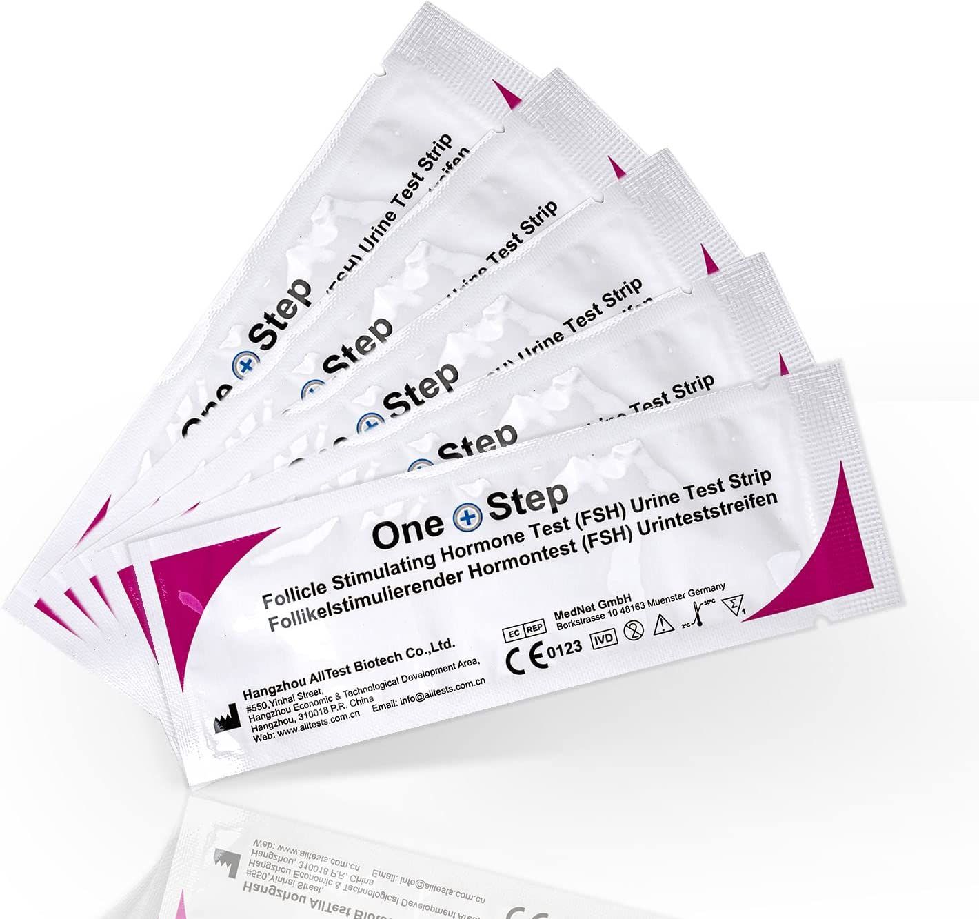 Fünf verpackte Teststreifen. Aufdruck: One Step, FSH-Test, CE-Kennzeichnung. Herstellerangaben.