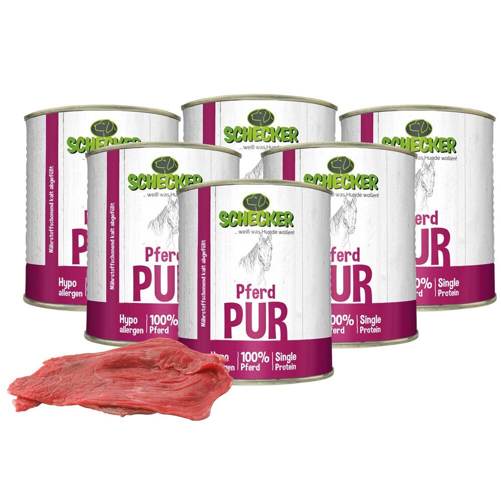 Mehrere Dosen Hundefutter mit der Aufschrift "Pferd PUR". Daneben rohes Pferdefleisch.