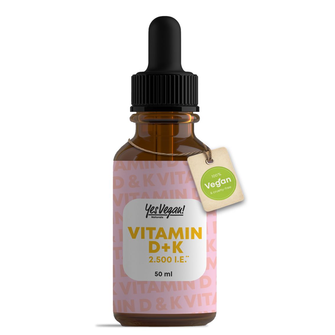 Braune Flasche mit Tropfer. Etikett mit Produktnamen: Vitamin D+K, 2.500 I.E., 50 ml. Mit veganem Anhänger.