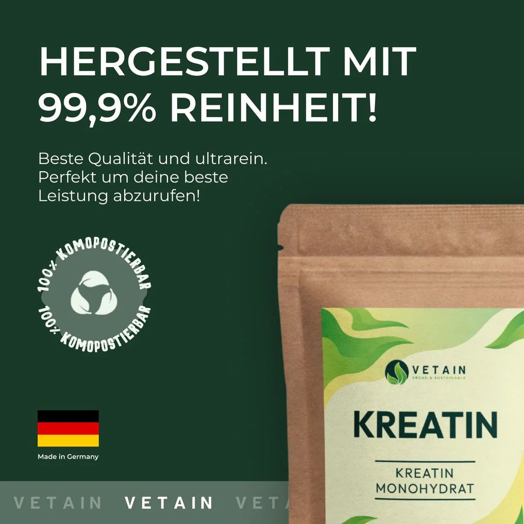 Beutel "Kreatin Monohydrat" mit Text: "Hergestellt mit 99,9% Reinheit!". Logo: VETAIN. Kompostierbar-Siegel. Flagge Deutschland.
