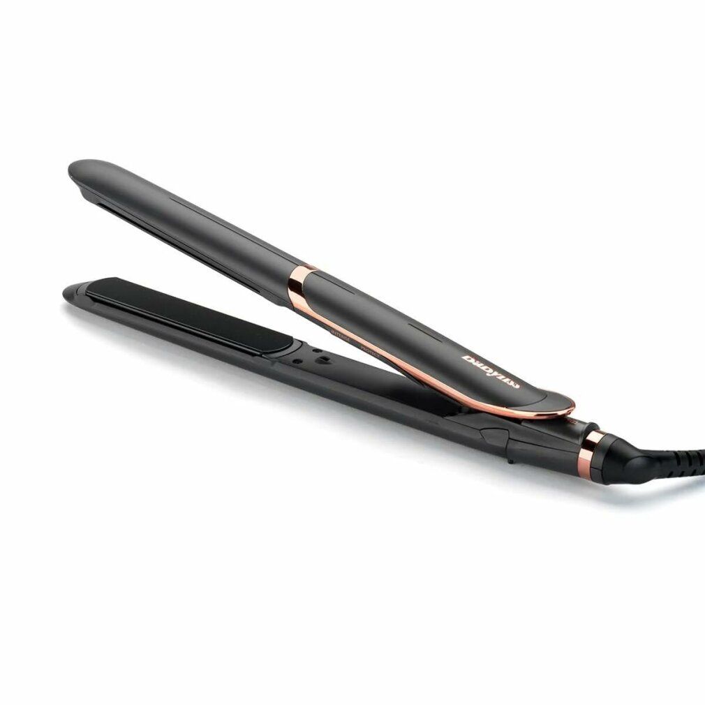 Schwarzes Glätteisen mit kupferfarbenen Akzenten. BaByliss-Logo sichtbar. Netzkabel angeschlossen.