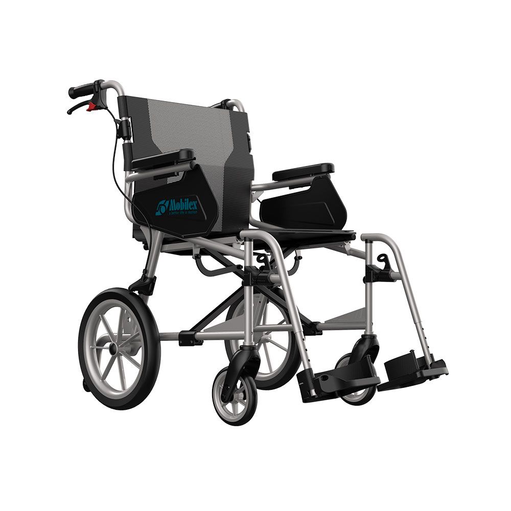 Leichter Rollstuhl aus Aluminium mit gepolsterten Armlehnen und verstellbaren Fußstützen. Rückseite mit Muster.